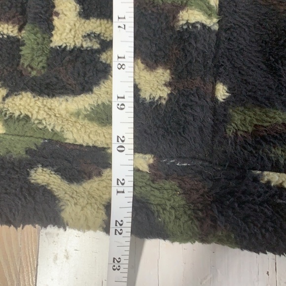Blank NYC Faux Sherpa Teddy Camo jacket Size Small - Picture 9 of 10